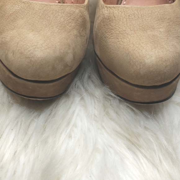 VINCE CAMUTO Malaya Pump Tan studded 6B - Picture 9 of 12